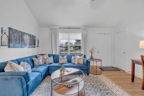 Successful Airbnb property: Peaceful, King bed, large TV, fresh, and welcoming in Murfreesboro