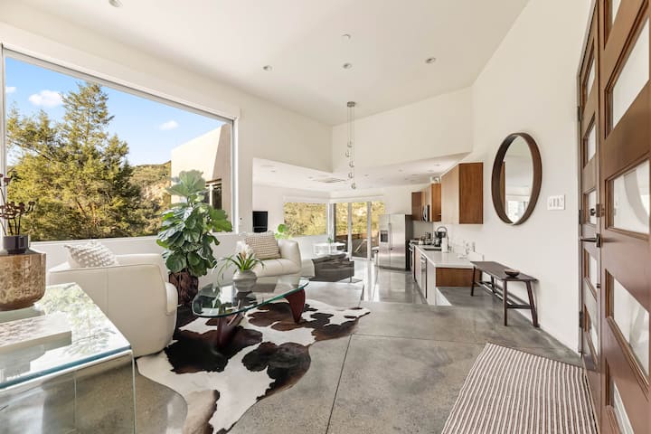 Stunning And Serene Topanga Home - Calabasas, CA