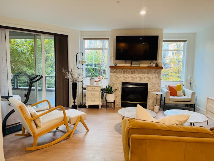 Condo In Kirkland Downtown - Kirkland, WA