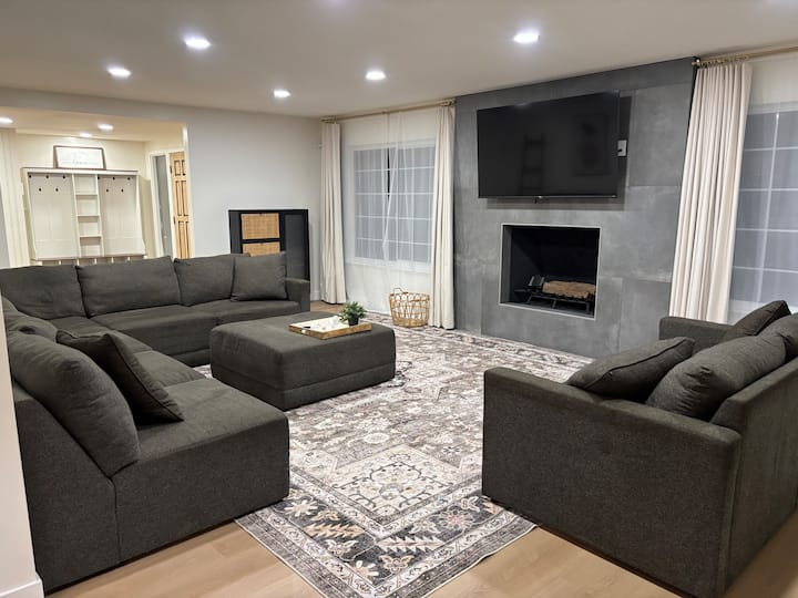 Perfect Home For Large Groups! Newly Remodeled - San Bernardino, CA