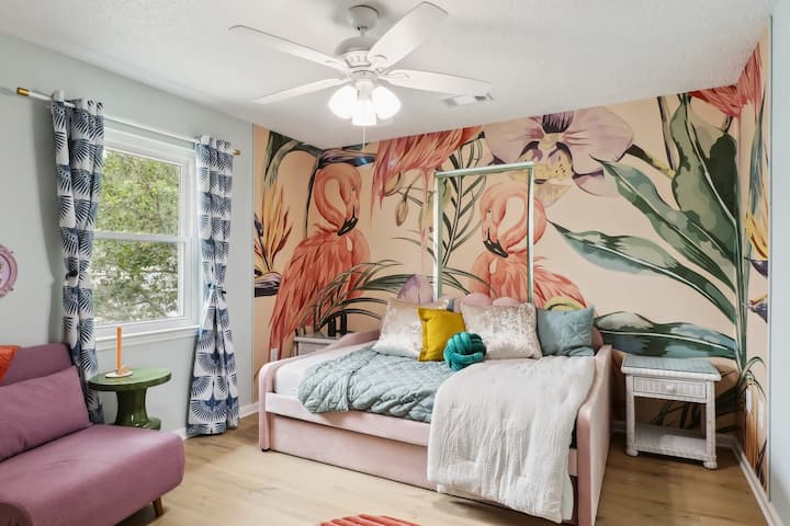  Flamingo Room
Bright and bold, the Flamingo Room features a stunning mural, velvet accents, and a comfy daybed with trundle. A fun, tropical escape perfect for kids or colorful souls.