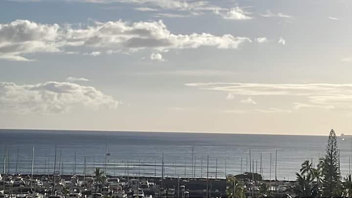 New Ocean View Condominium. Free Parking - Honolulu, HI