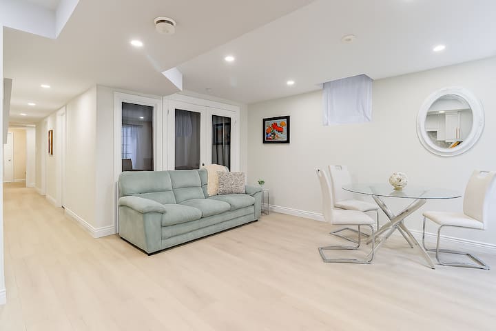The Cozy Nest – 2br Getaway| Free Parking - ミシサガ