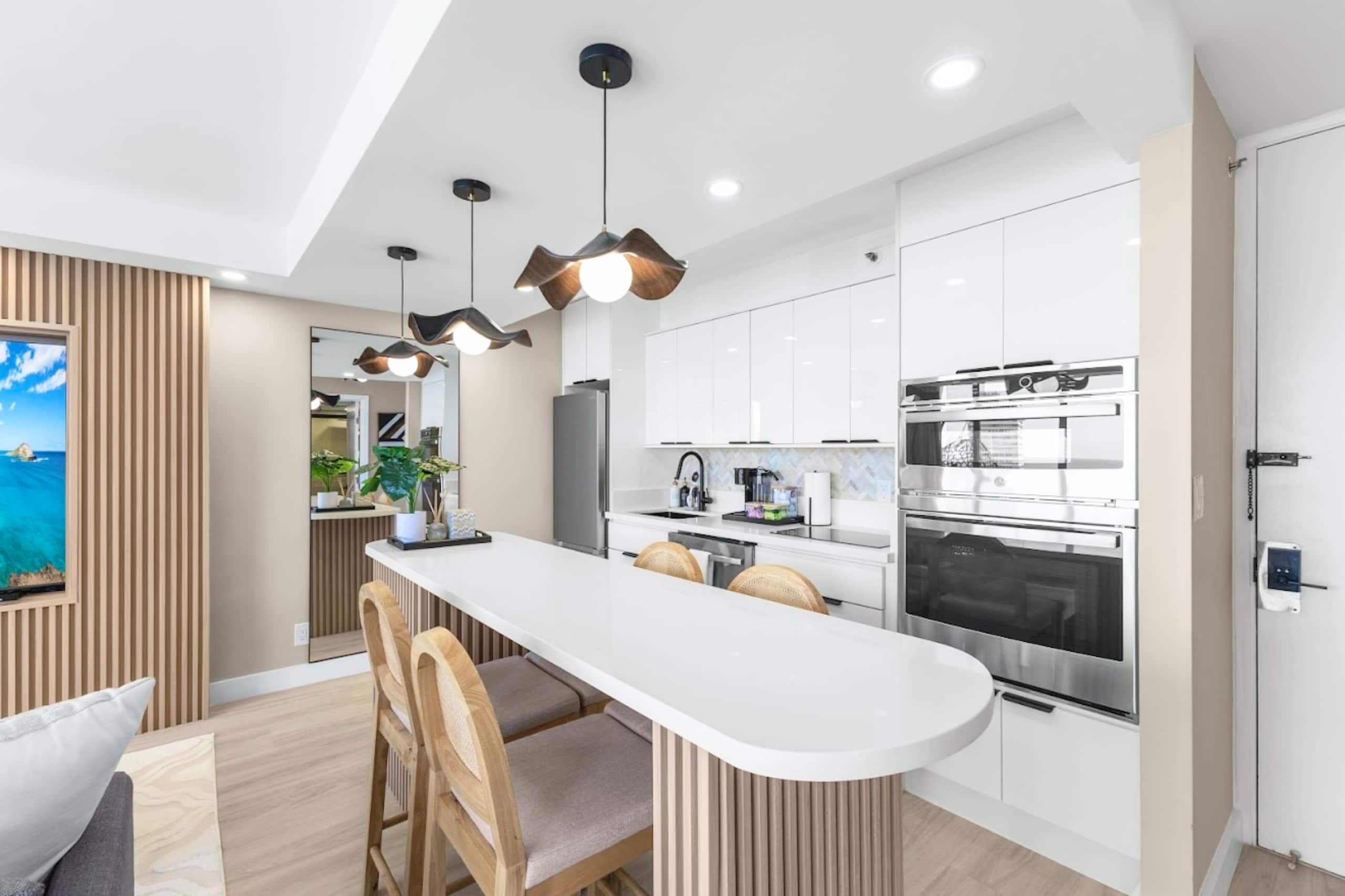 18F-Tropical Paradise-Waikiki Banyan 1BR/Parking! - Image 17