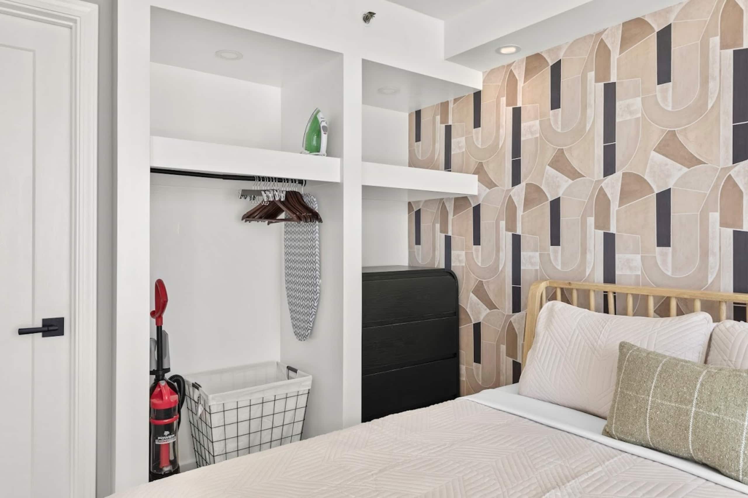 18F-Tropical Paradise-Waikiki Banyan 1BR/Parking! - Image 29