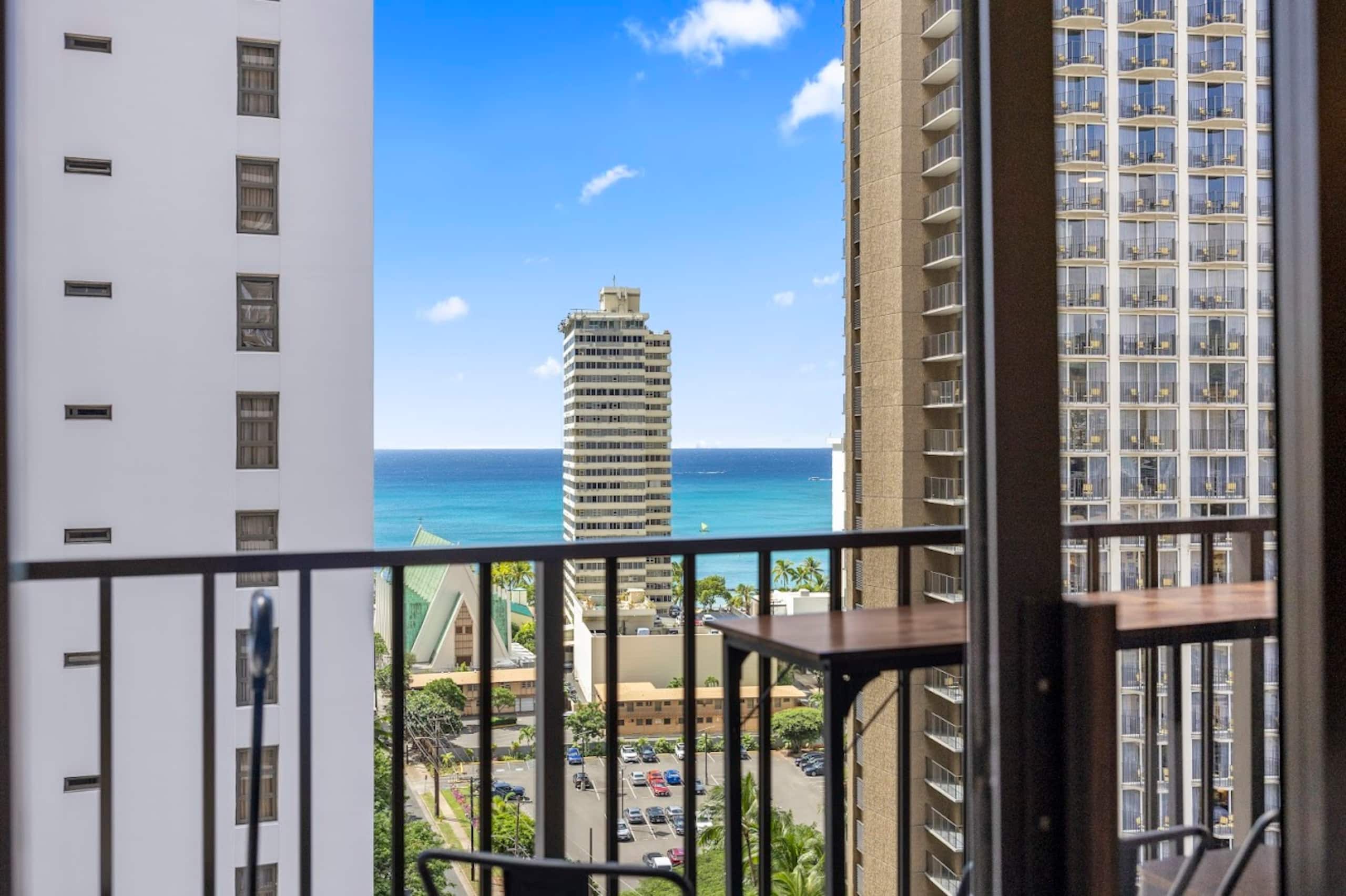 18F-Tropical Paradise-Waikiki Banyan 1BR/Parking! - Image 44
