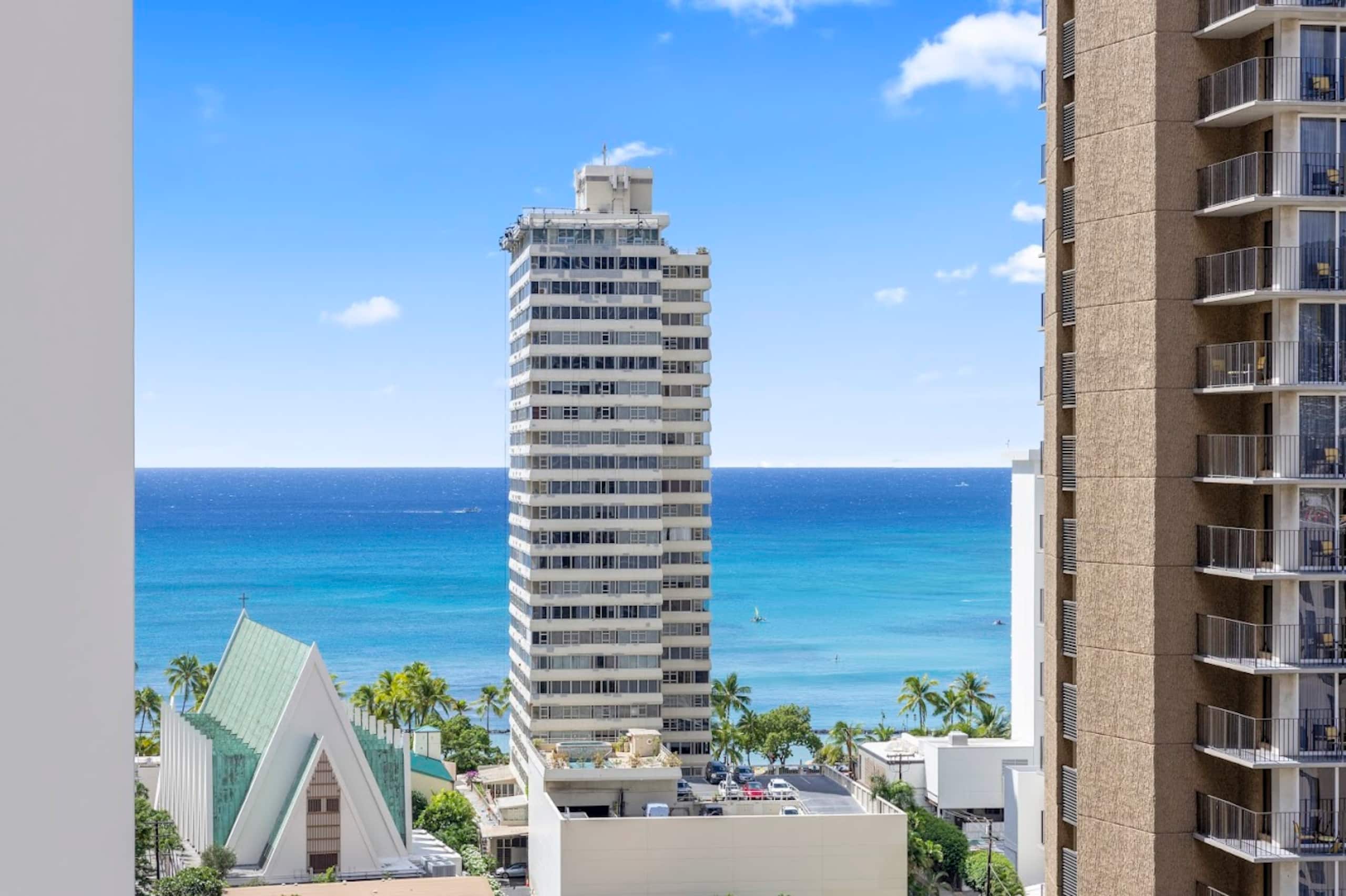 18F-Tropical Paradise-Waikiki Banyan 1BR/Parking! - Image 45