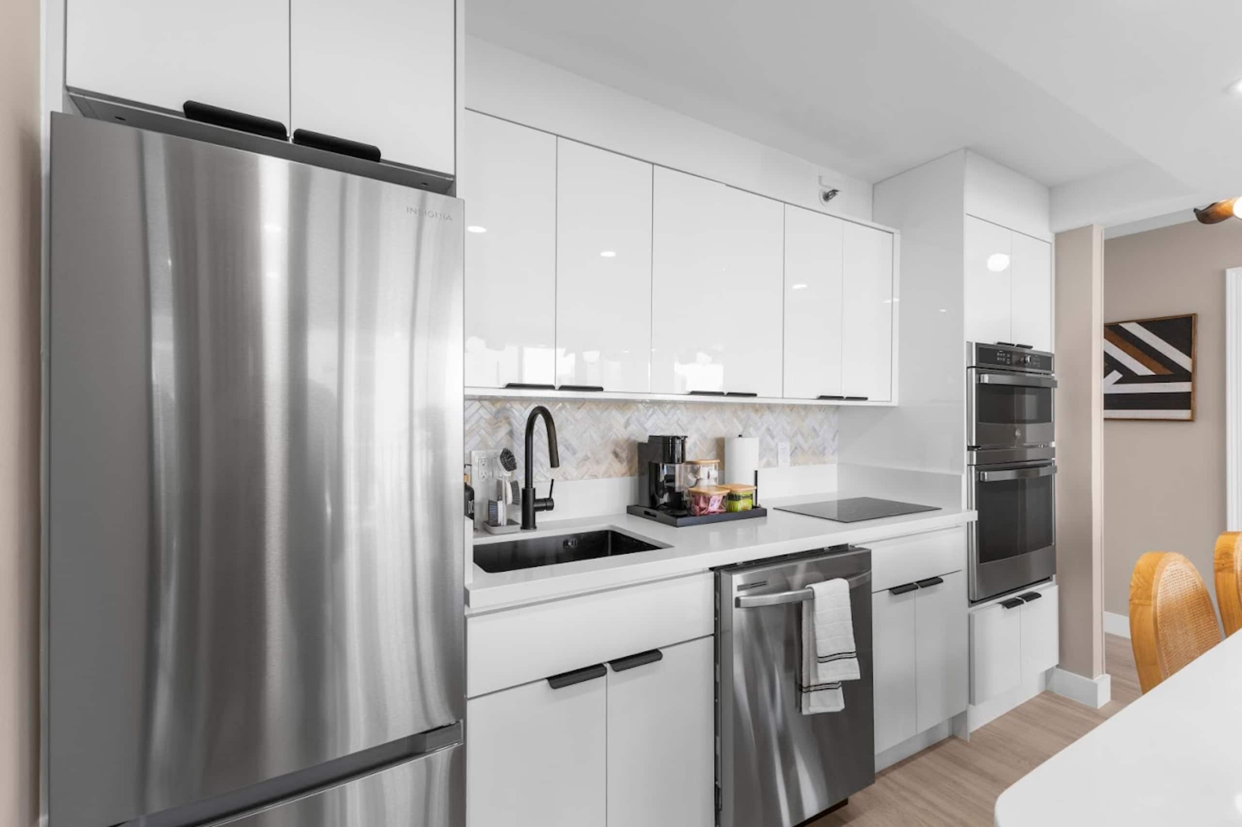 18F-Tropical Paradise-Waikiki Banyan 1BR/Parking! - Image 15