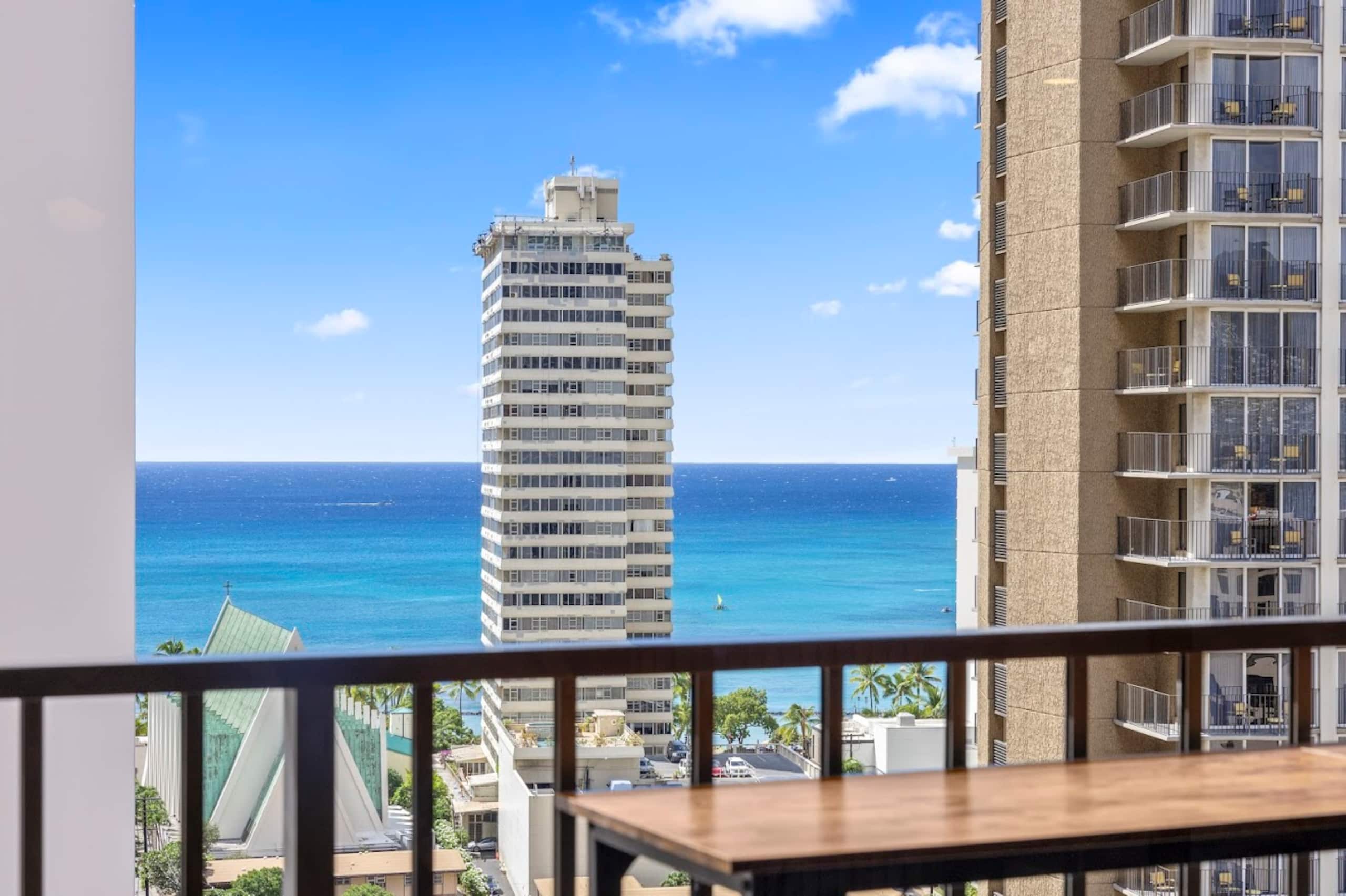 18F-Tropical Paradise-Waikiki Banyan 1BR/Parking! - Image 42