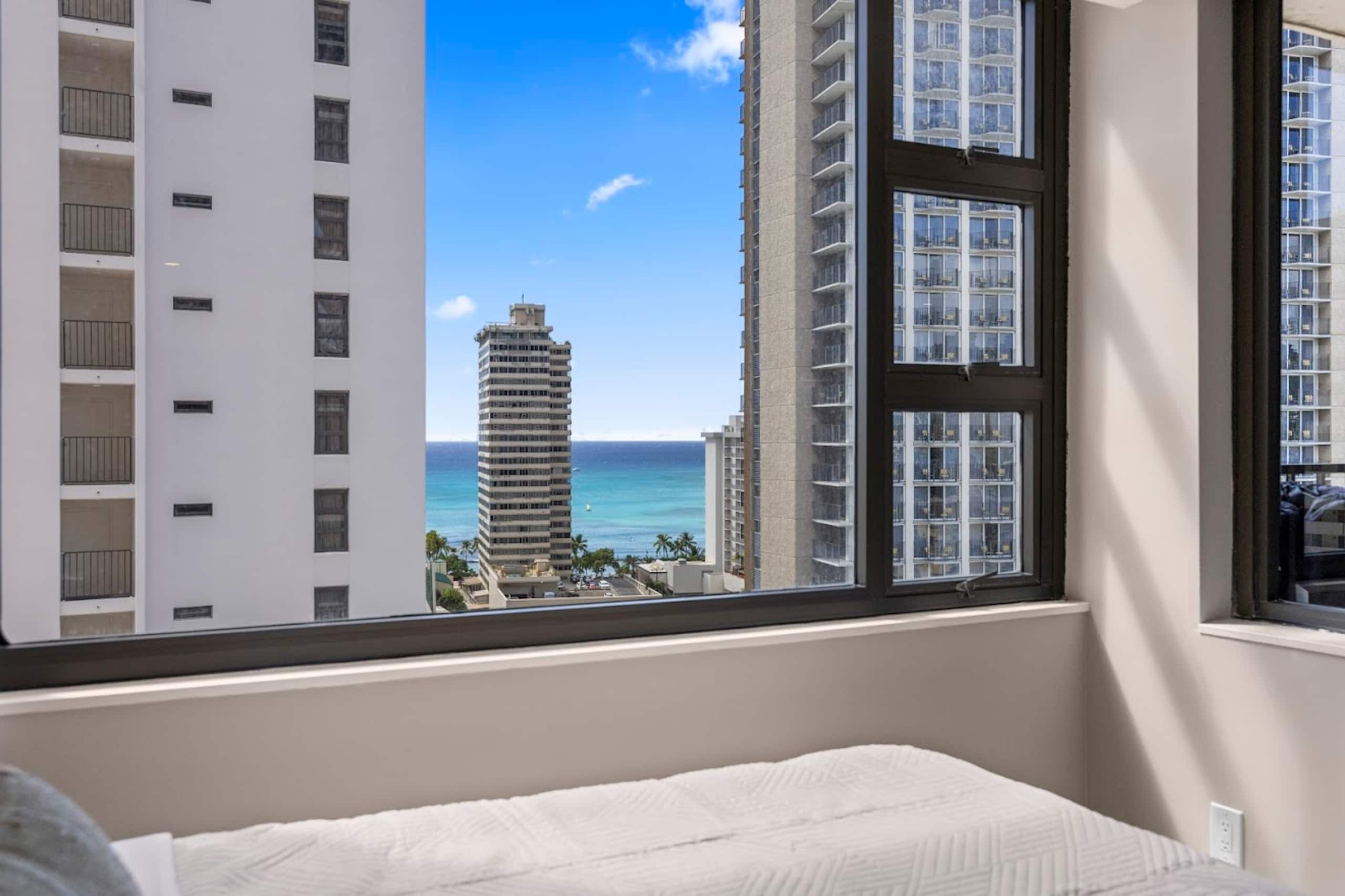 18F-Tropical Paradise-Waikiki Banyan 1BR/Parking! - Image 34