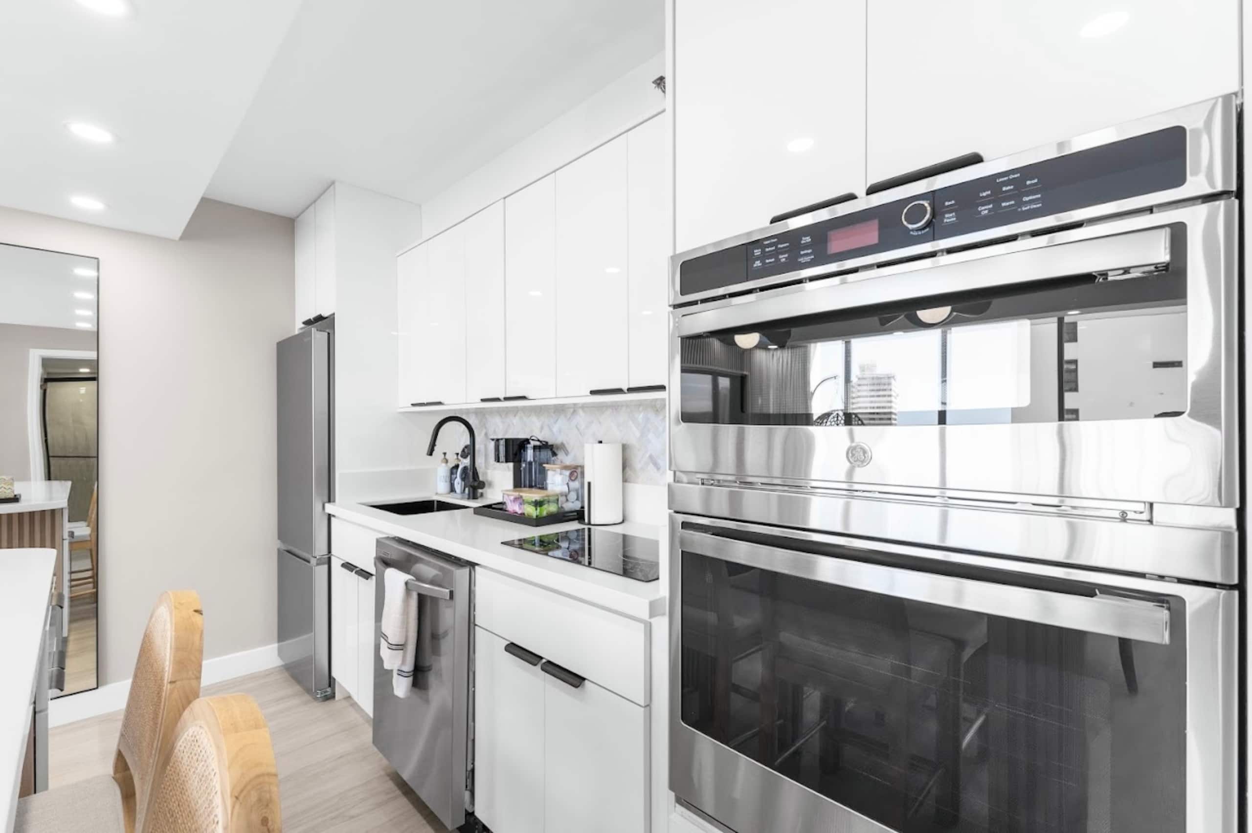 18F-Tropical Paradise-Waikiki Banyan 1BR/Parking! - Image 16