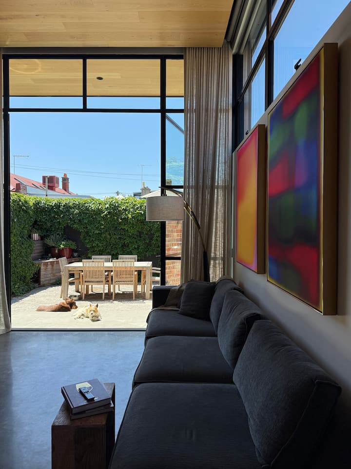 Architectural Collingwood home.