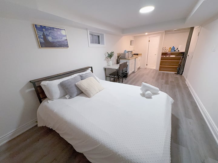 Private Master Suite Near Seneca For Student - Toronto