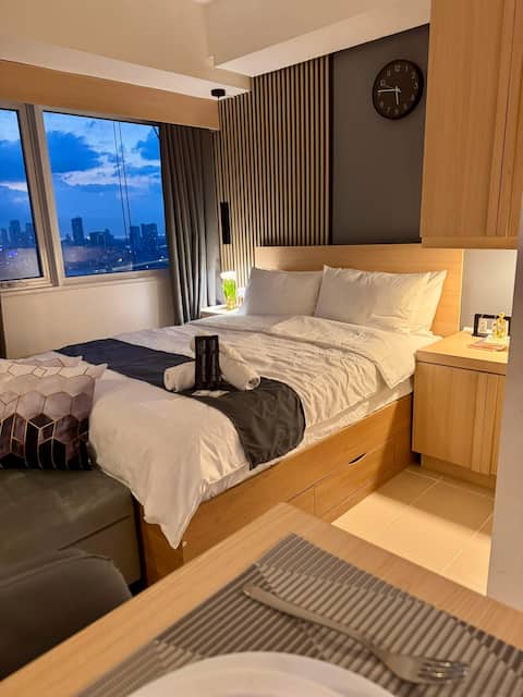 Golden Hour Suite | Queen Bed | Near UBELT