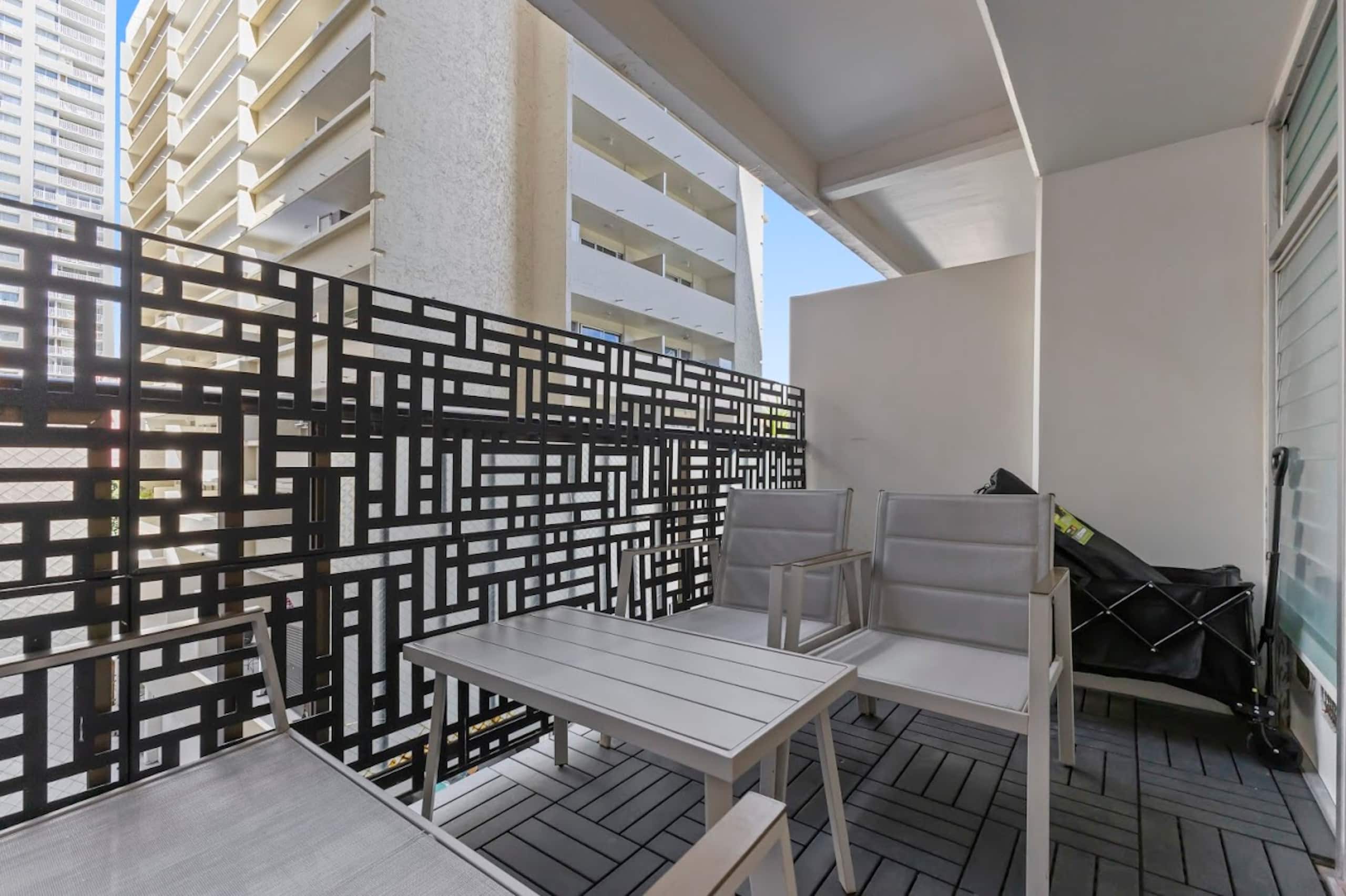 Home in Honolulu · ★4.79 · 2 bedrooms · 4 beds · 2 private baths - Image 52