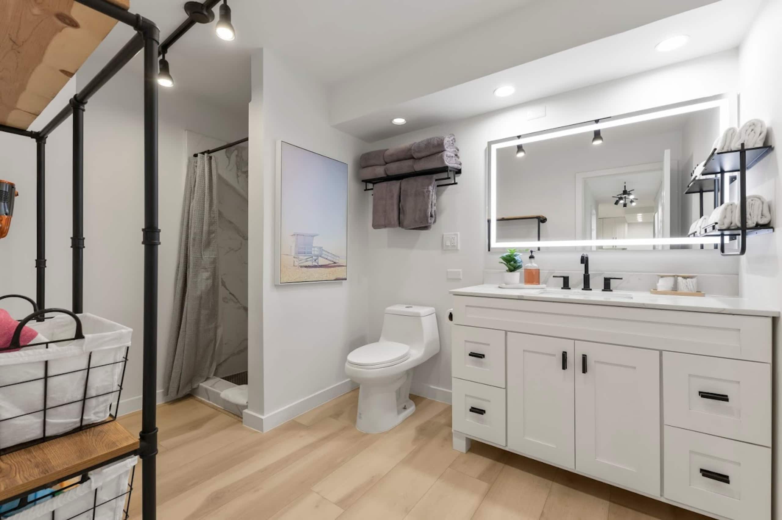 Home in Honolulu · ★4.79 · 2 bedrooms · 4 beds · 2 private baths - Image 41