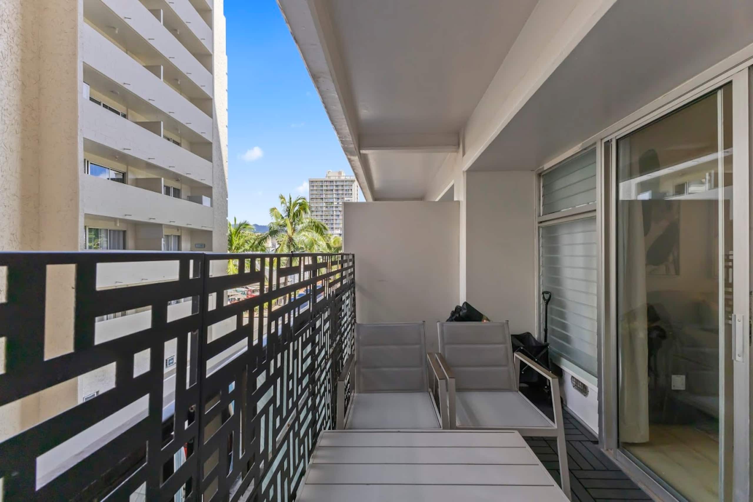 Home in Honolulu · ★4.79 · 2 bedrooms · 4 beds · 2 private baths - Image 55