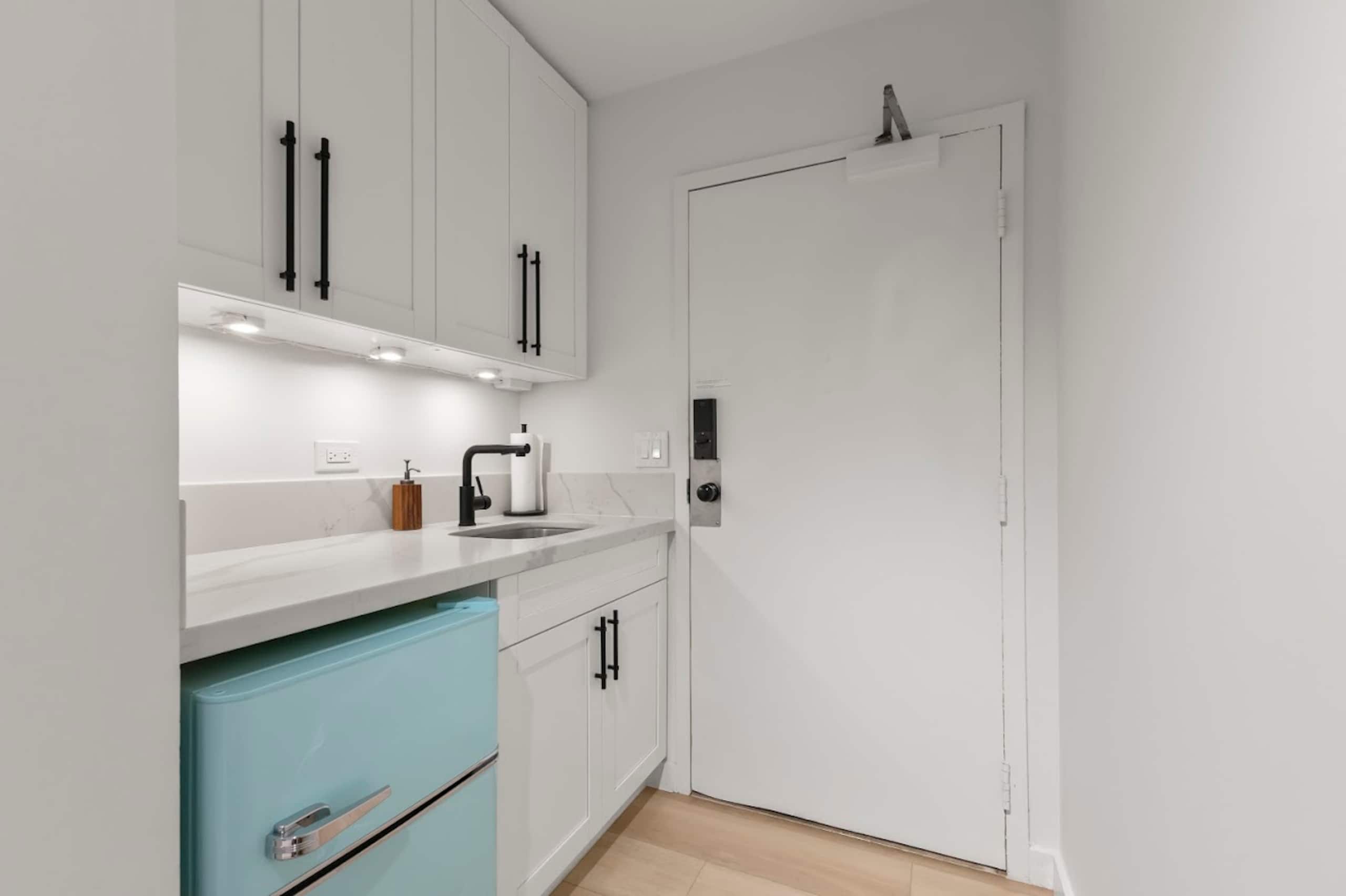 Home in Honolulu · ★4.79 · 2 bedrooms · 4 beds · 2 private baths - Image 29