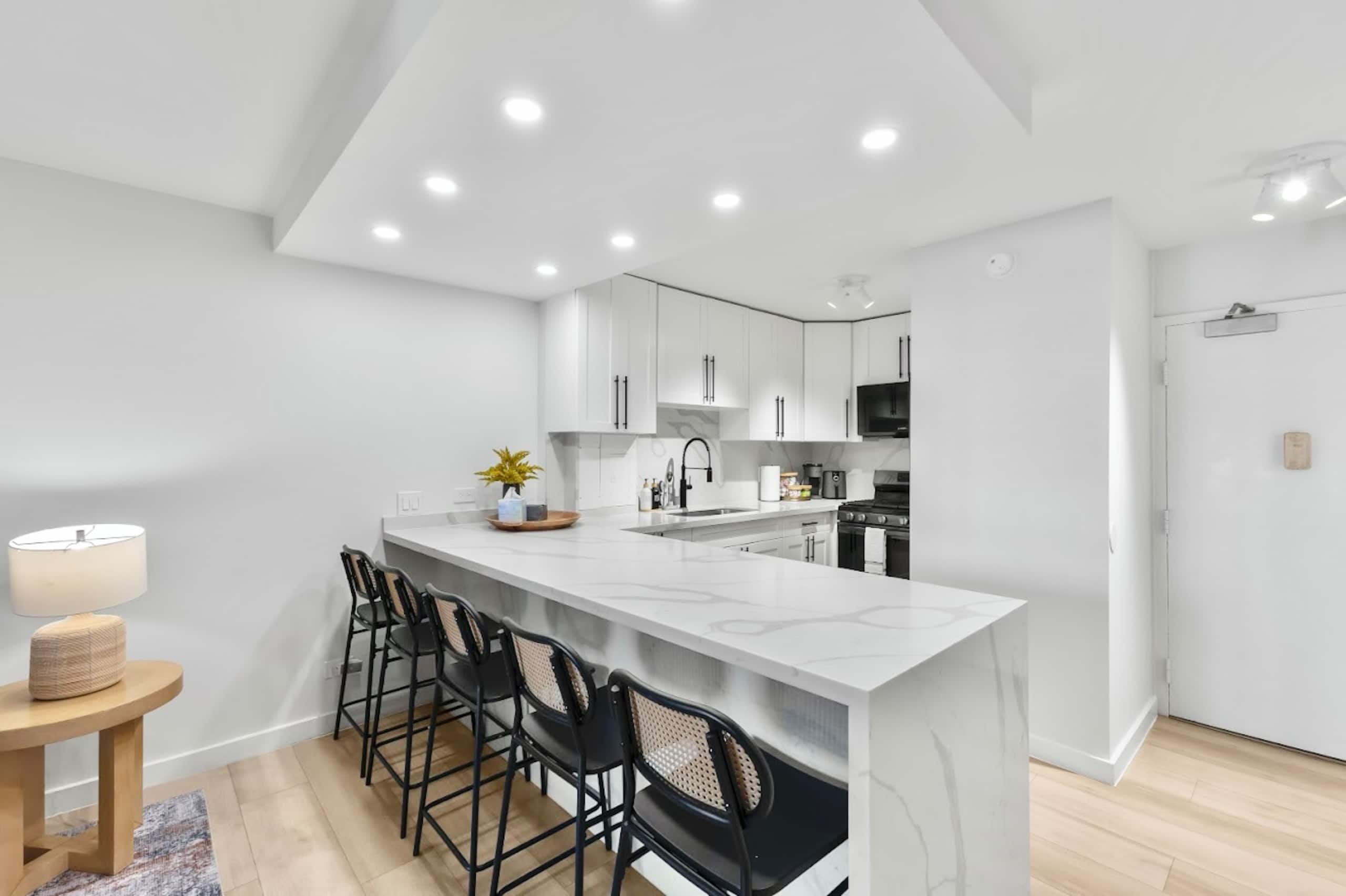 Home in Honolulu · ★4.79 · 2 bedrooms · 4 beds · 2 private baths - Image 17