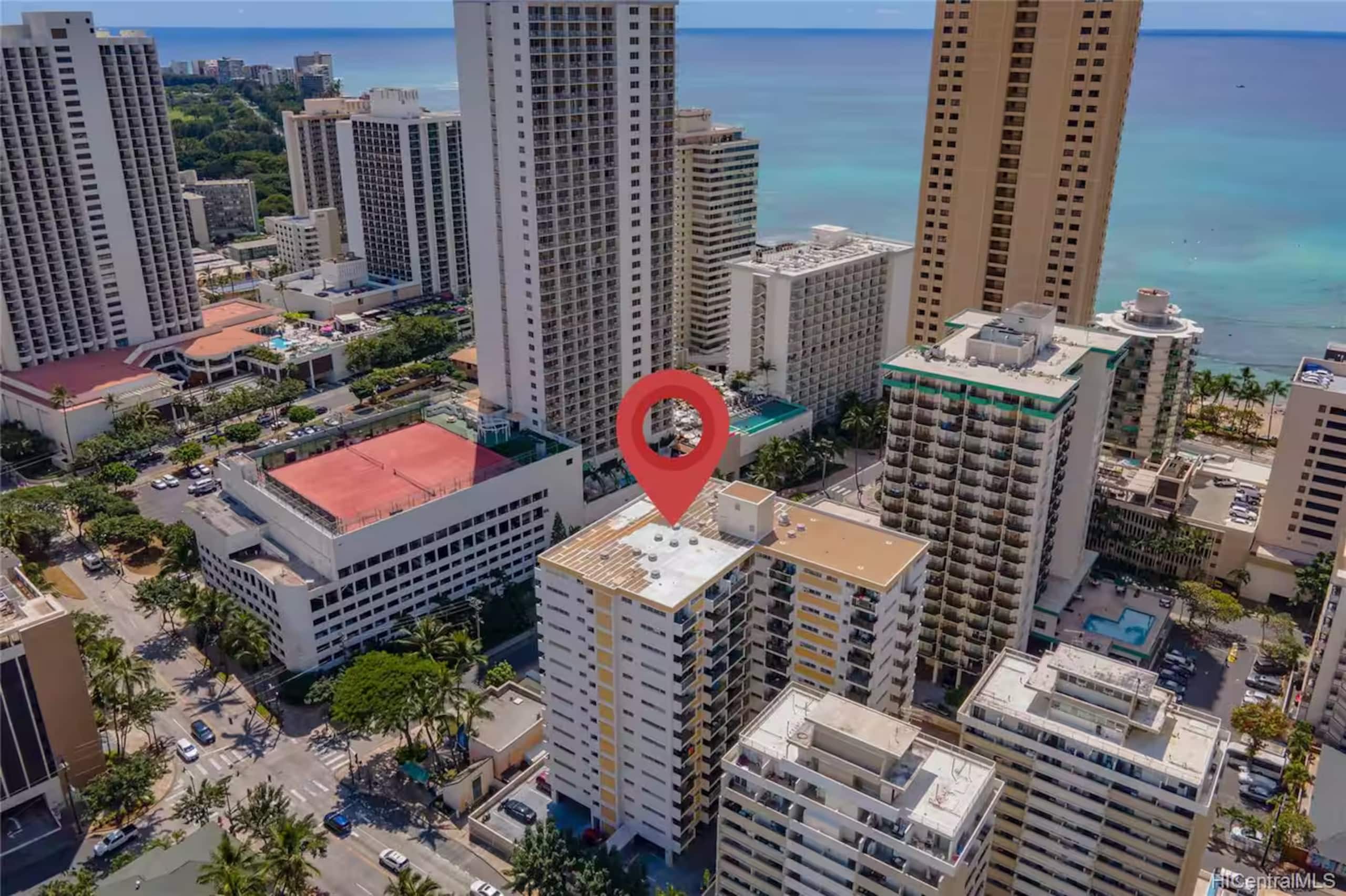 Home in Honolulu · ★4.79 · 2 bedrooms · 4 beds · 2 private baths - Image 59
