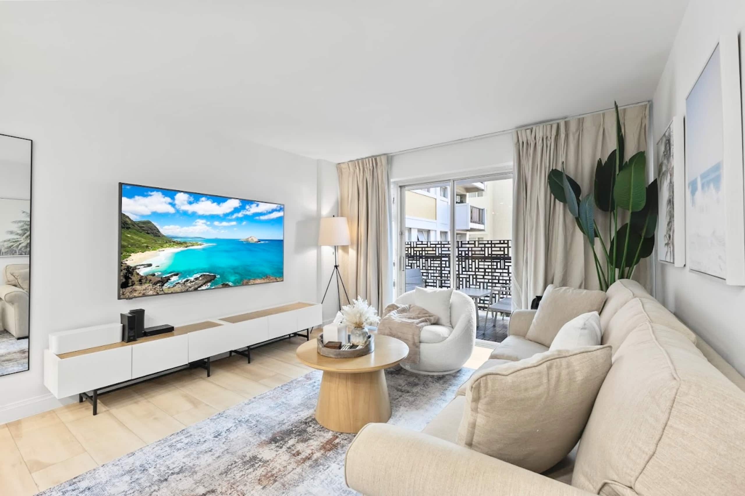 Home in Honolulu · ★4.79 · 2 bedrooms · 4 beds · 2 private baths - Image 8