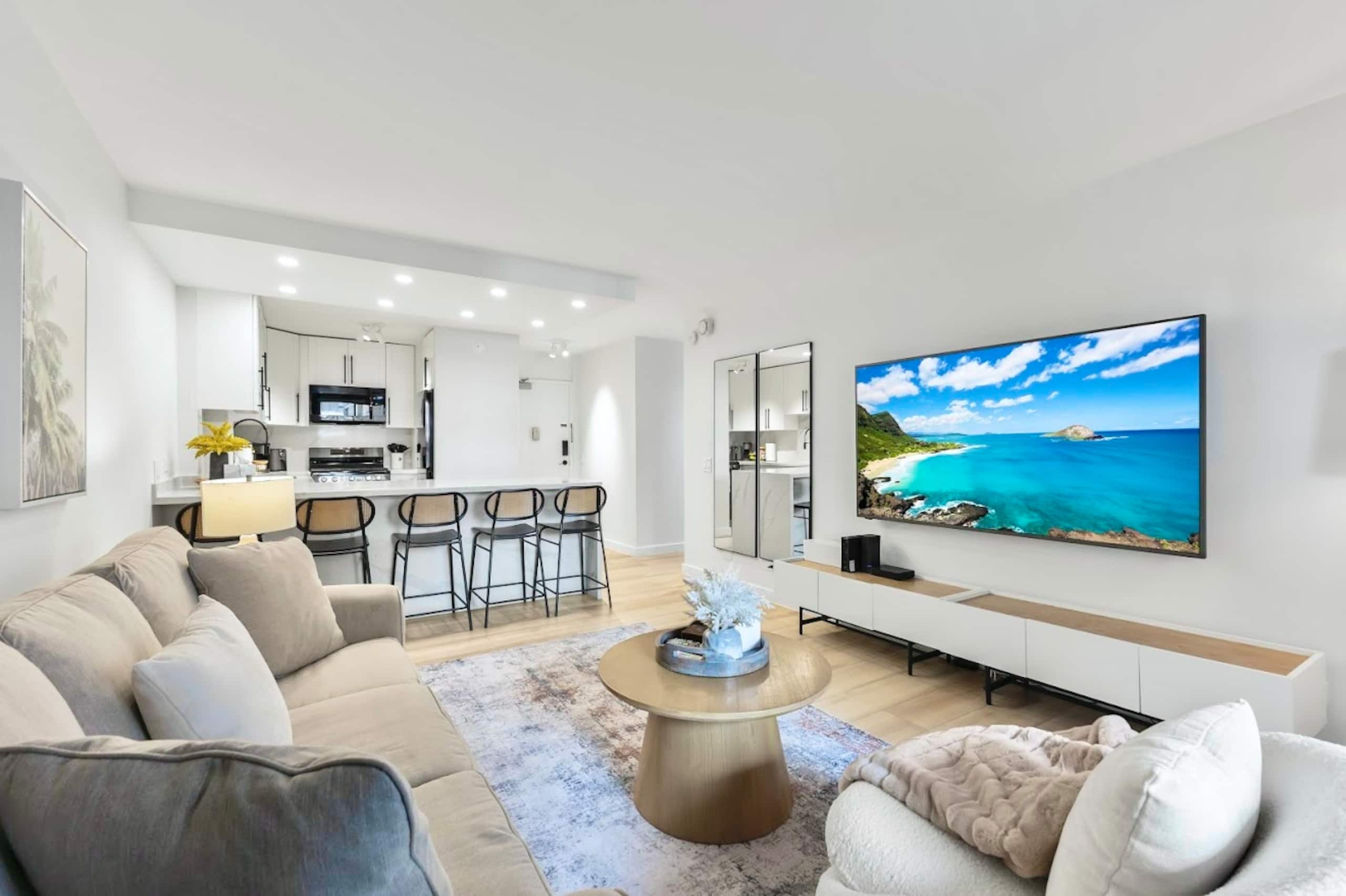 Home in Honolulu · ★4.79 · 2 bedrooms · 4 beds · 2 private baths - Image 6