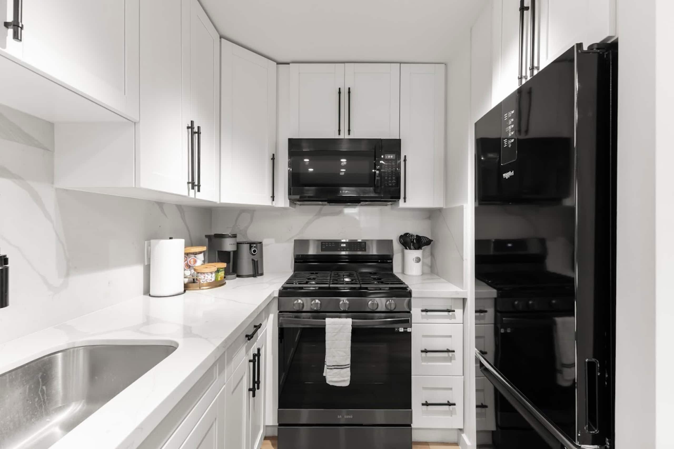 Home in Honolulu · ★4.79 · 2 bedrooms · 4 beds · 2 private baths - Image 19