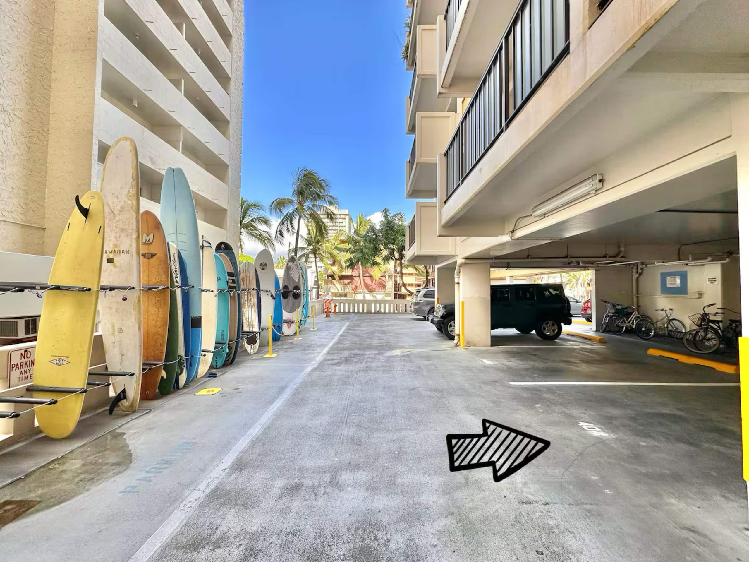 Home in Honolulu · ★4.79 · 2 bedrooms · 4 beds · 2 private baths - Image 62