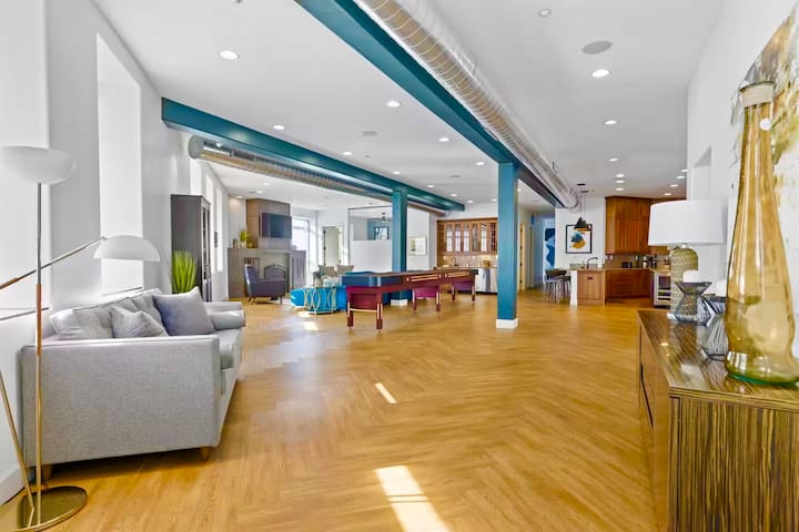 The Colorado – Extravagant Downtown Loft 3800 sqft