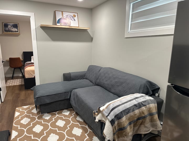 Cozy Furnished 1br Suite In Regina - White City