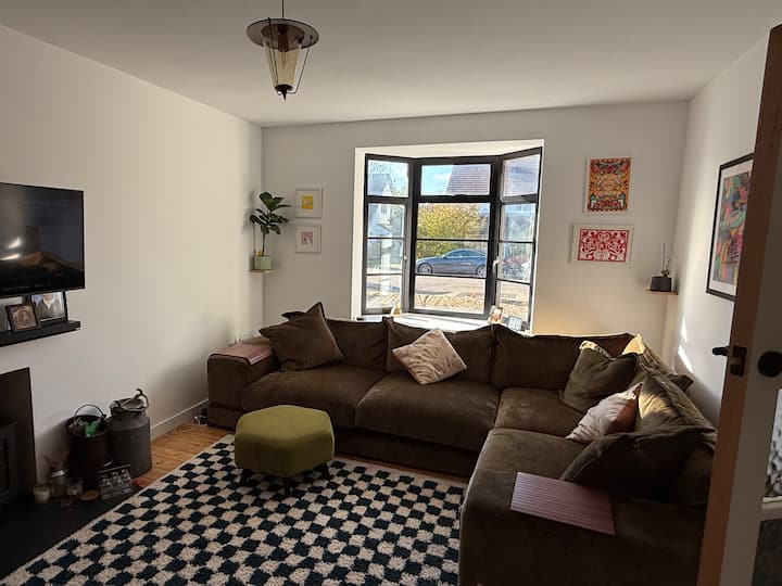 Large Newly Renovated Home 5 Mins From The Beach - West Sussex