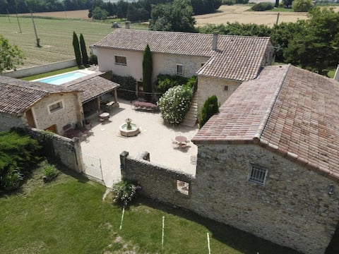 Charming 18th-Century Farmhouse / Sauna & Jacuzzi – La Casa Gîte
