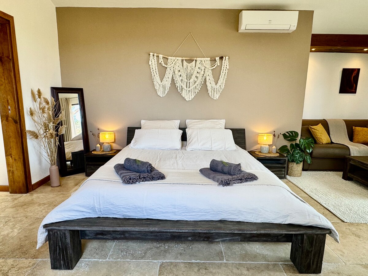 Popular Airbnb listing: Suite with private beach access in Porto Vecchio