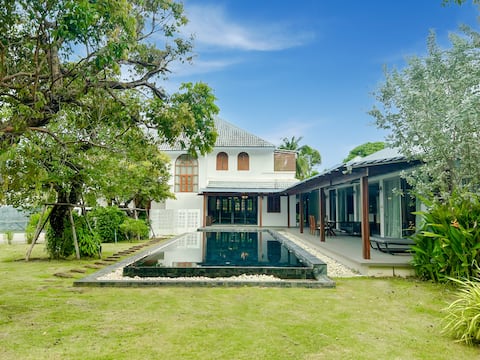 BaanLaya6 Bed luxury pool villa in prime location