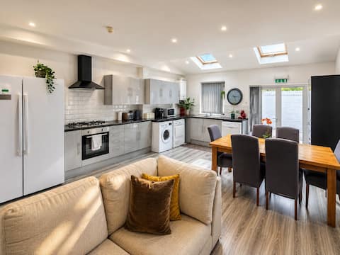 House in Kensington for 16 guests