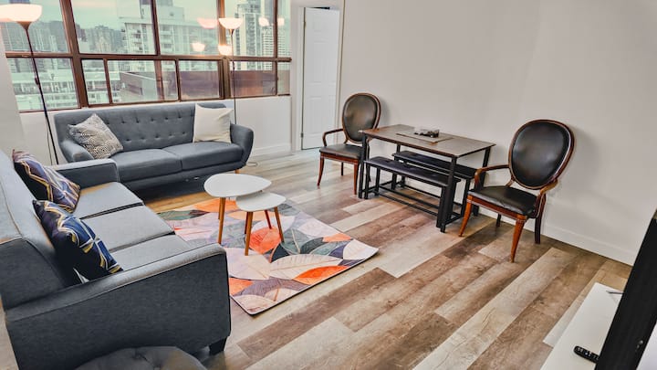 Stylish 3br Suite | Parking | Gym | Pool - Toronto