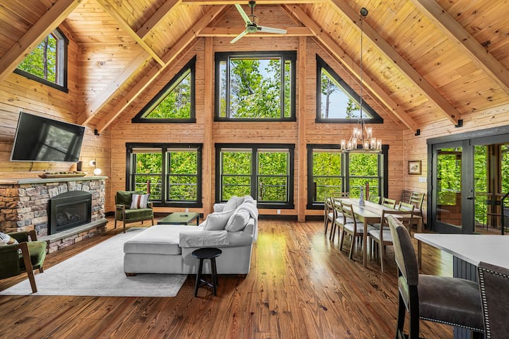 Arch Fun Cabin With Hot Tub & Views | Games In Rrg - Slade, KY
