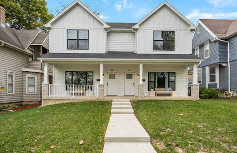 2 Townhomes steps from DTWN Geneva Sleeps 14!