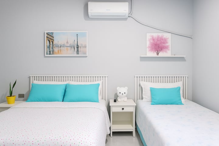 Apartamento # 2
Soba s klima-uređajem, bračnim krevetom i krevetom za jednu osobu, idealna za odmor u čistom i mirnom okruženju.