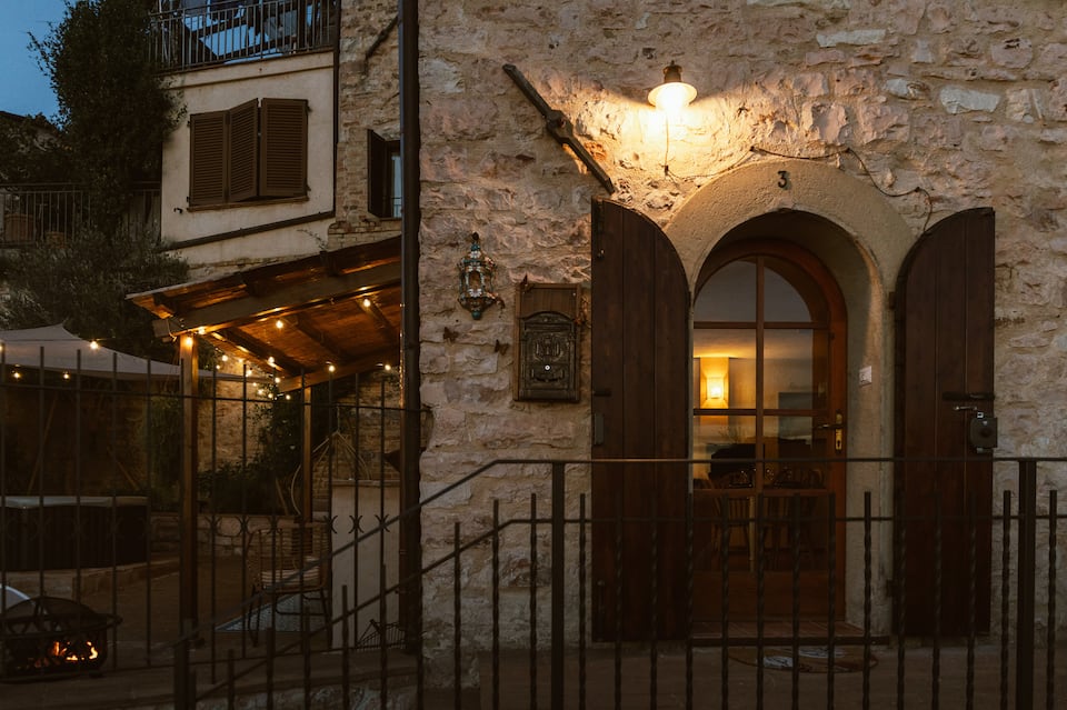 Lucy's House, against Spello's walls, Spello, Umbria, Italy, photo 7 of 10