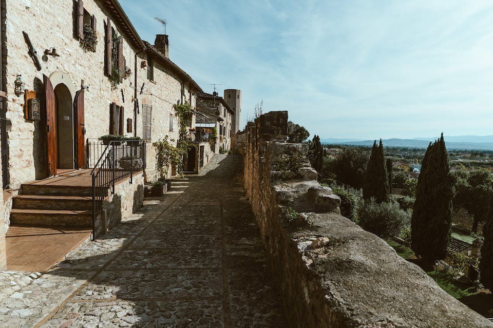 Lucy's House, against Spello's walls, Spello, Umbria, Italy, photo 8 of 10