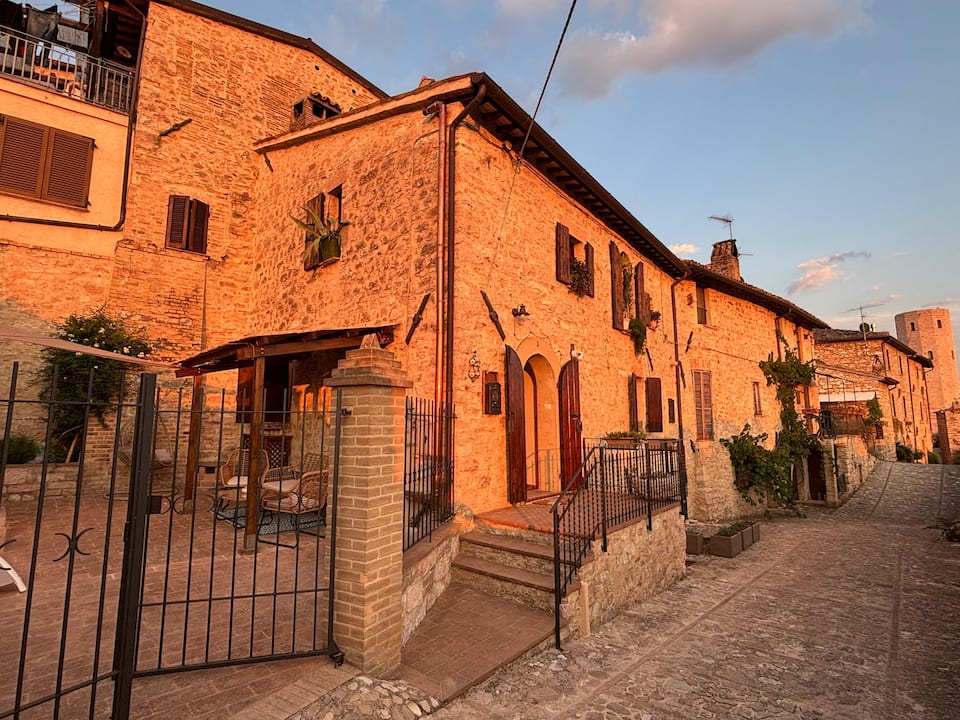 Lucy's House, against Spello's walls, Spello, Umbria, Italy, photo 3 of 10