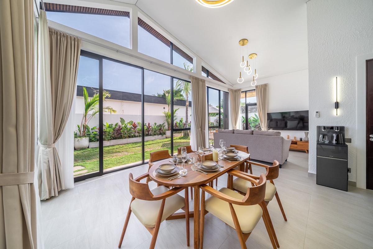 Villa in South Kuta · ★5.0 · 2 bedrooms · 2 beds · 2.5 private baths, pembanding Airbnb