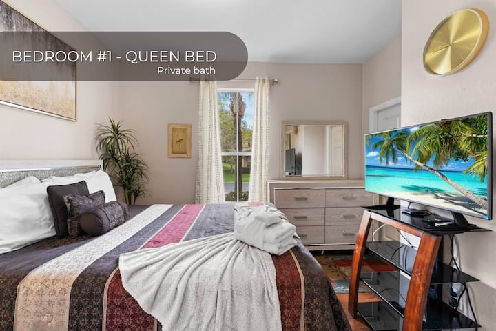 Dormitorio #1 – Cama tamaño queen y baño privado – Disfruta de noches tranquilas en este acogedor refugio con una lujosa cama tamaño queen, sábanas suaves y tu propio baño privado para la máxima comodidad.