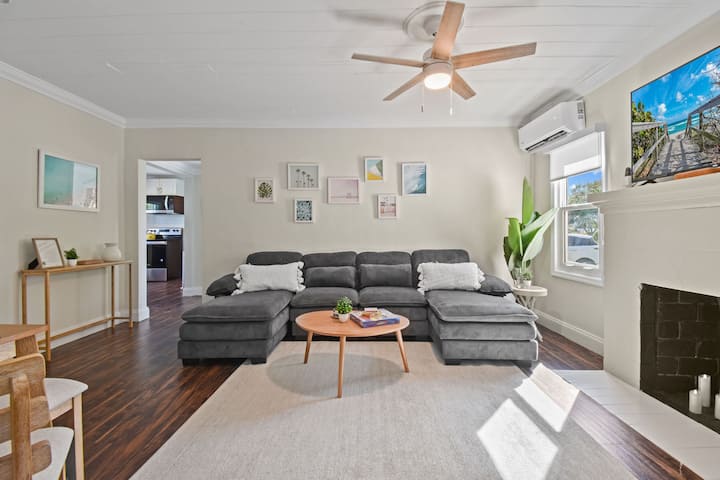 Tropical 5br Oasis • Near Beach & Downtown - West Palm Beach, FL