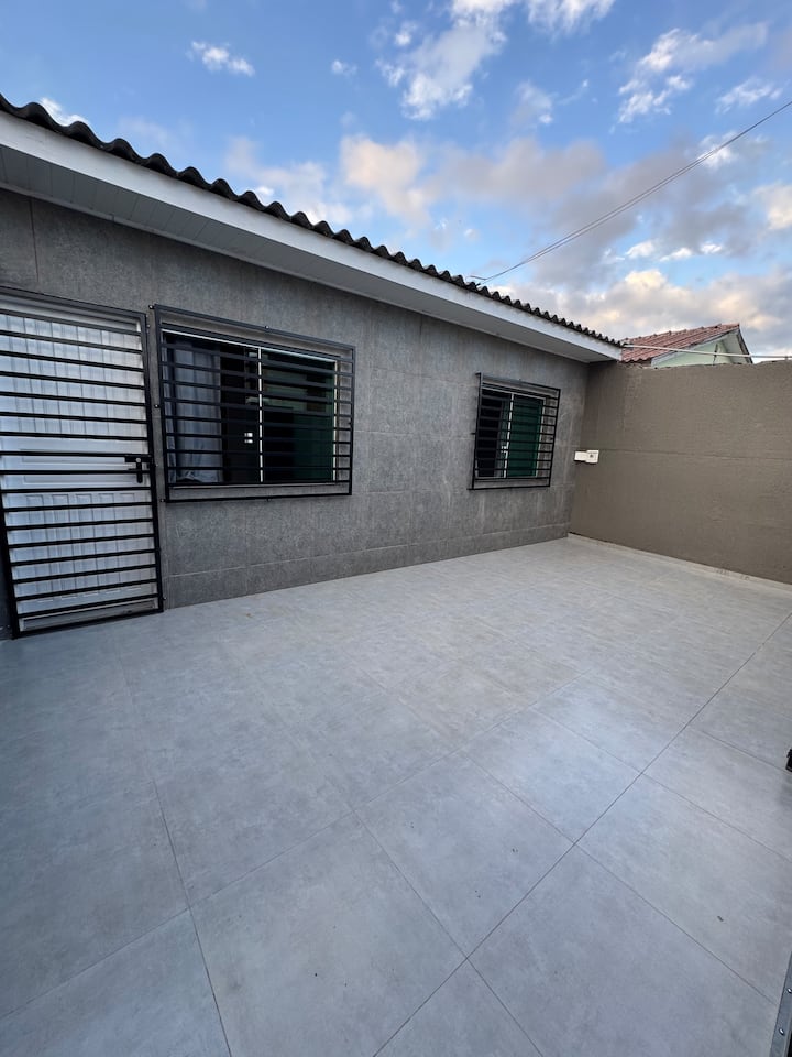 Casa Com 3 Quartos - Localizada No Bairro Cic - Araucária