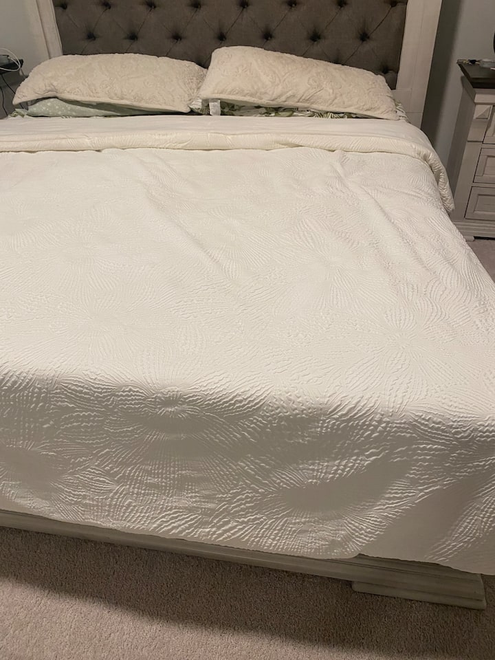 4 Bedrooms Peaceful Stay - Basingstoke