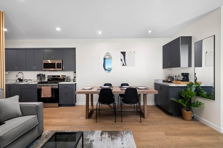 Family & Group Getaway | Ev Charge+parking+balcony - San Diego, CA