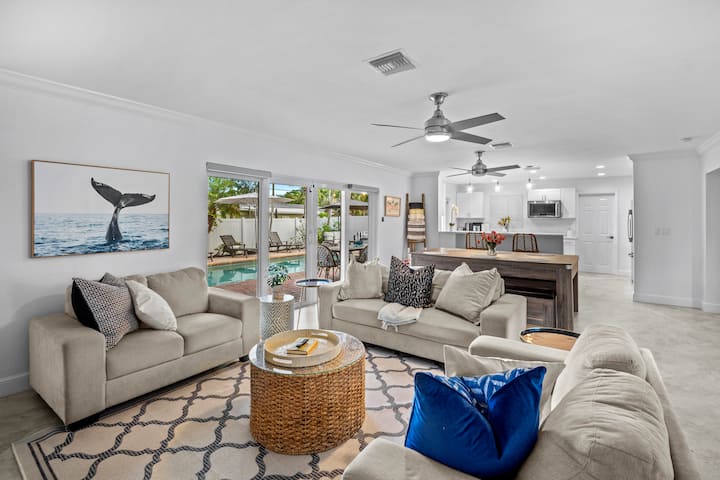 Stylish 4br Oasis | Heated Pool, Spa & Fire Pit - Pompano Beach, FL