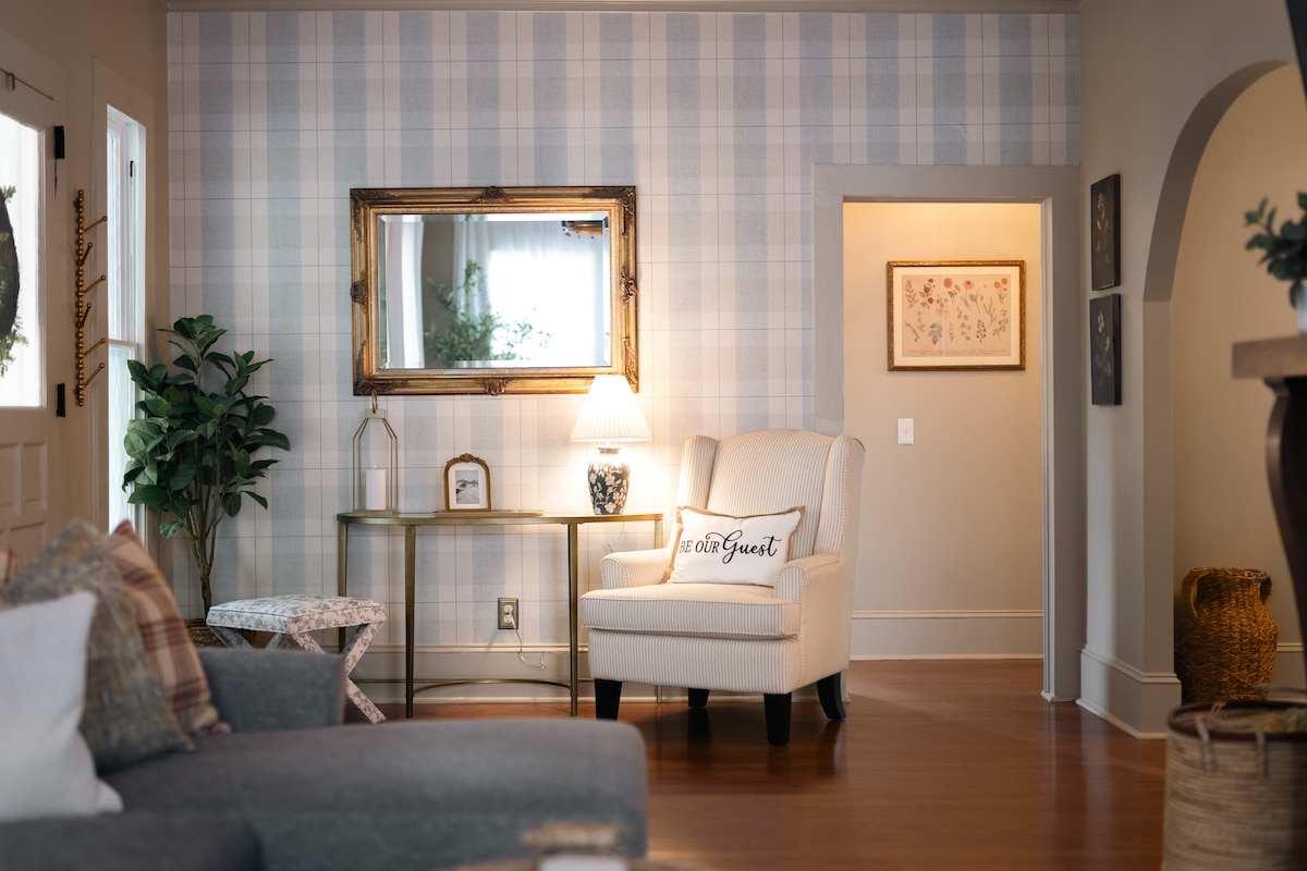 Top Airbnb: Cityside Sanctuary: Pool, Game Room, Steps to Town in Jacksonville
